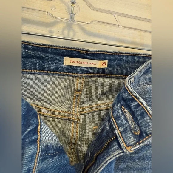 Levis 721 High Rise Skinny Jeans - Picture 3 of 4